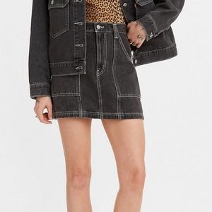 NWT | Levi's Women's Dark Gray Ribcage Button Fly Denim Skirt Size 29